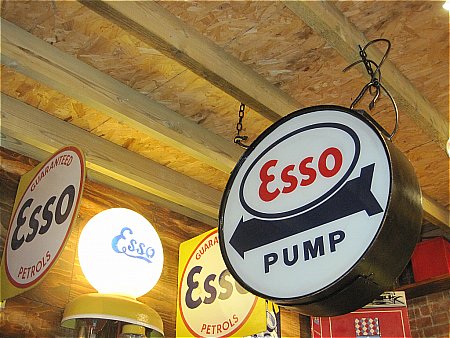 ESSO PUMP LIGHTBOX - click to enlarge