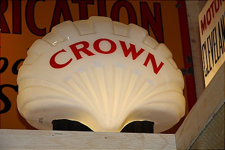 FAT CROWN SHELL GLOBE - click to enlarge