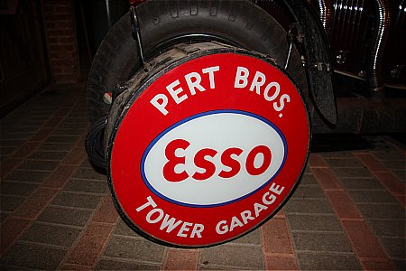 ESSO TOWER GARAGE LIGHTBOX - click to enlarge