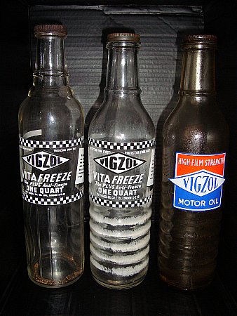 vigzol antifreeze and oil bottles (quarts) - click to enlarge