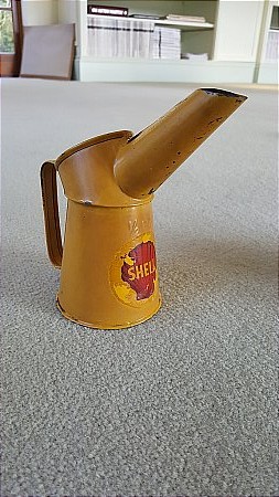 SHELL HALF PINT POURER - click to enlarge