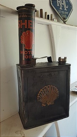 SHELL 2 GALLON CAN PLUS OIL QUART. - click to enlarge