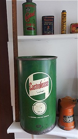 CASTROLEASE 28lb GREASE TIN. - click to enlarge