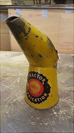 SHELL TRACTOR OIL QUART POURER - click to enlarge