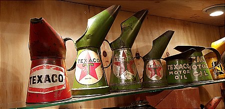 TEXACO (RED) PINT POURER - click to enlarge