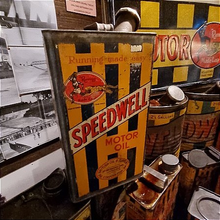SPEEDWELL GALLON OIL CAN - click to enlarge