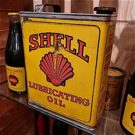 SHELL GALLON OIL - click to enlarge