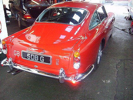 aston martin DB5 - click to enlarge