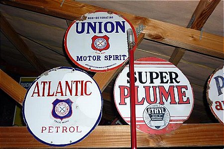 Sign, Pump discs, Atlantic, Union & Plume  - click to enlarge