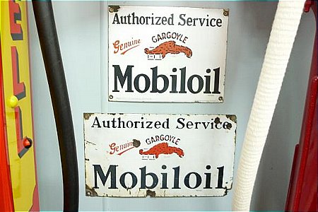 Sign, Mobiloil small & med - click to enlarge