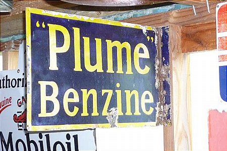Sign, Plume Benzine PM - click to enlarge