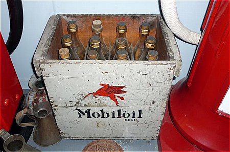 Bottle rack Mobiloil - click to enlarge