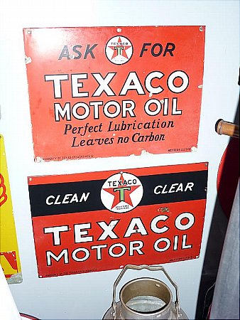 Sign, Texaco oil basket signs - click to enlarge