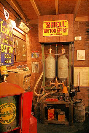 1907 BROOKLANDS PETROL PUMP - click to enlarge