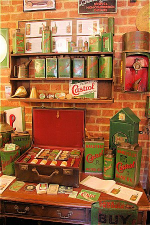 CASTROL SHELF & SALESMAN'S KIT - click to enlarge