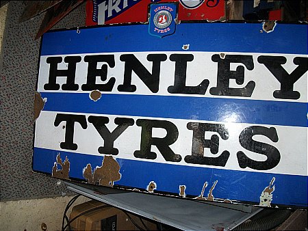 tyre sign - click to enlarge