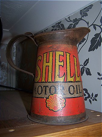 shell motor oil pourer - click to enlarge