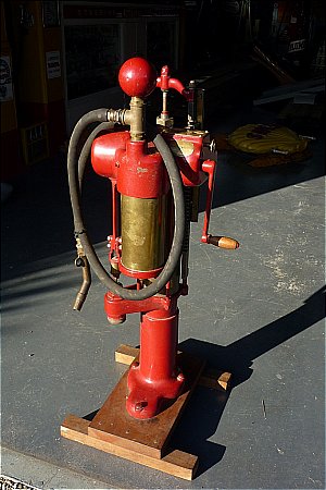Pump, 1909 Bowser 103 - click to enlarge