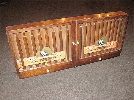 LUMAX BULBS DISPLAY CASE - click to enlarge