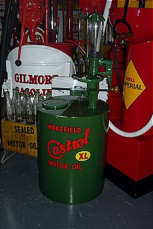 Oil tank, Castrol - click to enlarge
