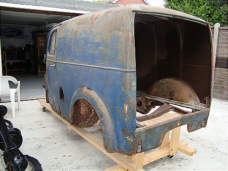 1949 fordson van - click to enlarge