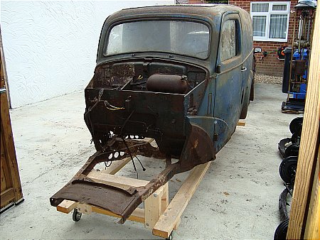 1949 fordson van - click to enlarge