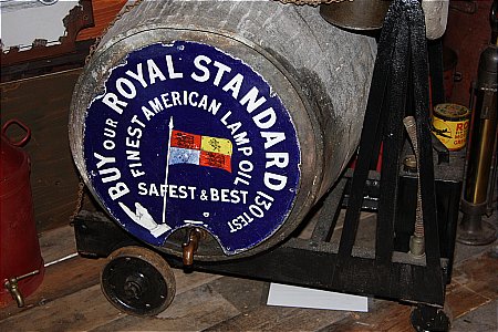 ROYAL STANDARD LAMP OIL - click to enlarge