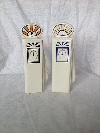 salt and pepper petrol pumps - click to enlarge