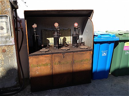 Pratts motor oil cabinet - click to enlarge