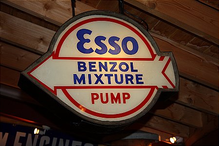 ESSO BENZOL ARROW LIGHTBOX - click to enlarge