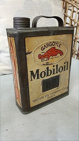 MOBIL OIL FRENCH QUART OIL CAN. - click to enlarge