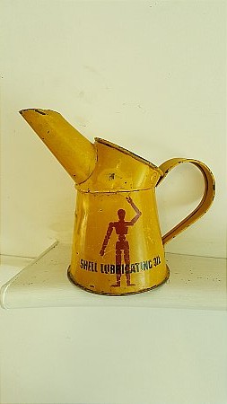 SHELL PINT POURER - click to enlarge
