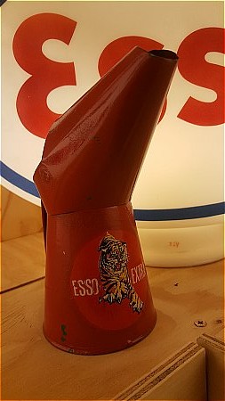 ESSO TIGER PINT POURER - click to enlarge