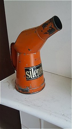 SILENTENE PINT POURER - click to enlarge