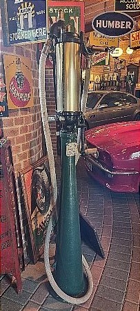 UNKNOWN PETROL PUMP - click to enlarge