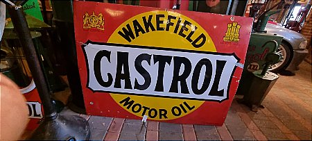 CASTROL 4FT X 3FT ENAMEL SIGN - click to enlarge