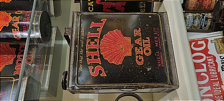 SHELL GALLON GEAR OIL CAN - click to enlarge
