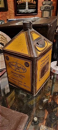 DANIELS PYRAMID OIL PYRAMID GALLON CAN - click to enlarge