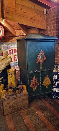 GLICO REDLINE DOUBLE OIL CABINET - click to enlarge