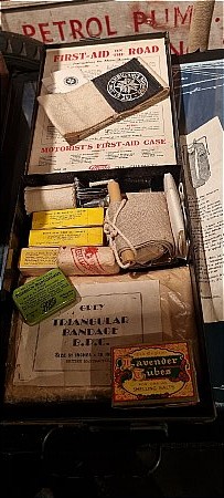 MOTORIST'S FIRST AID KIT - click to enlarge