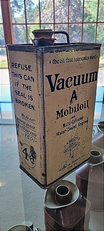 MOBILOIL VACUUM OIL GALLON CAN - click to enlarge