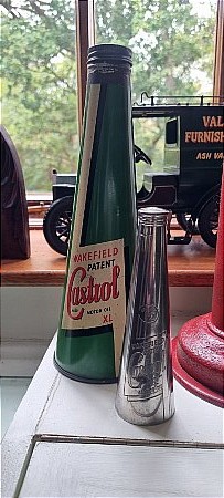 CASTROL DESK PAPERWEIGHT. - click to enlarge