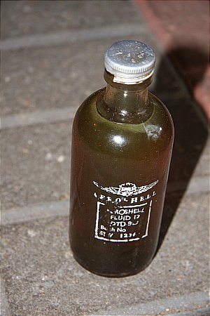 AEROSHELL OIL BOTTLE - click to enlarge